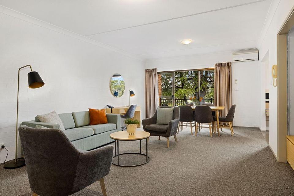 Oxley Court Serviced Apartments Canberra Eksteriør billede