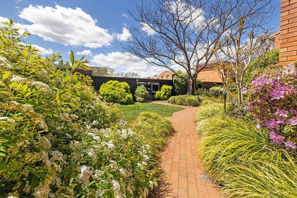 Oxley Court Serviced Apartments Canberra Eksteriør billede