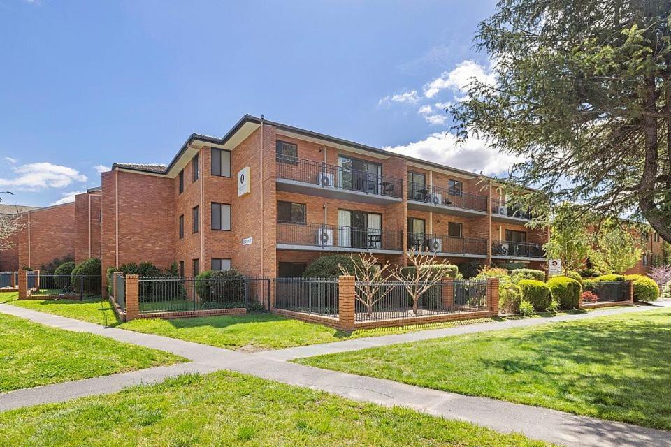 Oxley Court Serviced Apartments Canberra Eksteriør billede