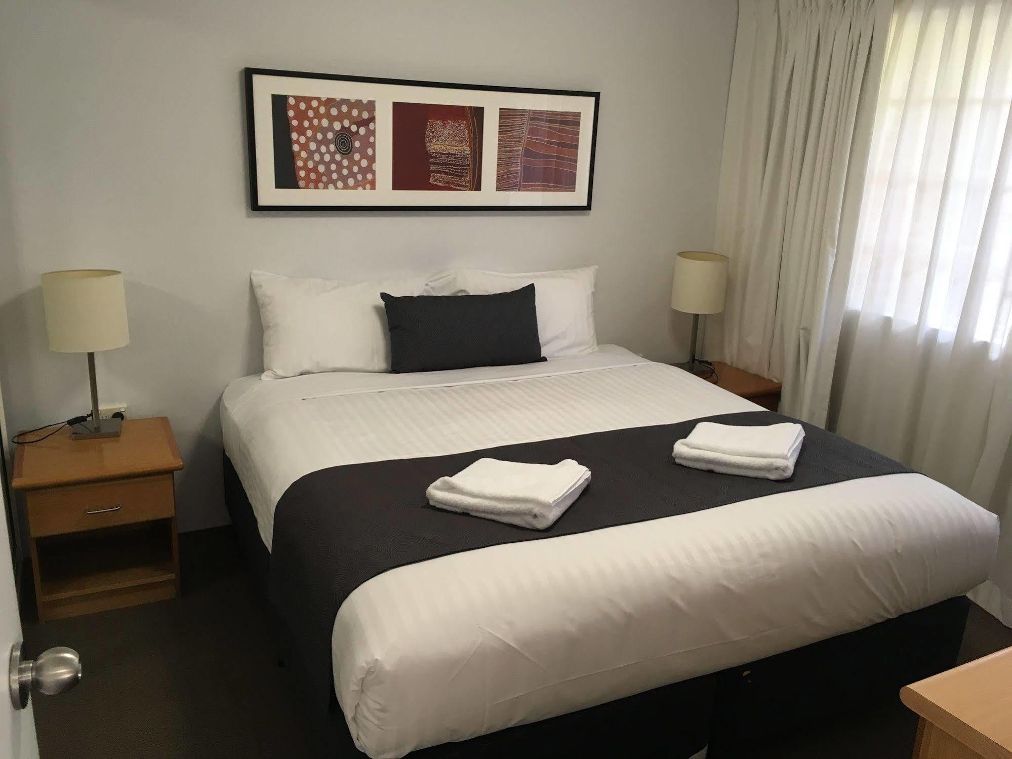 Oxley Court Serviced Apartments Canberra Eksteriør billede