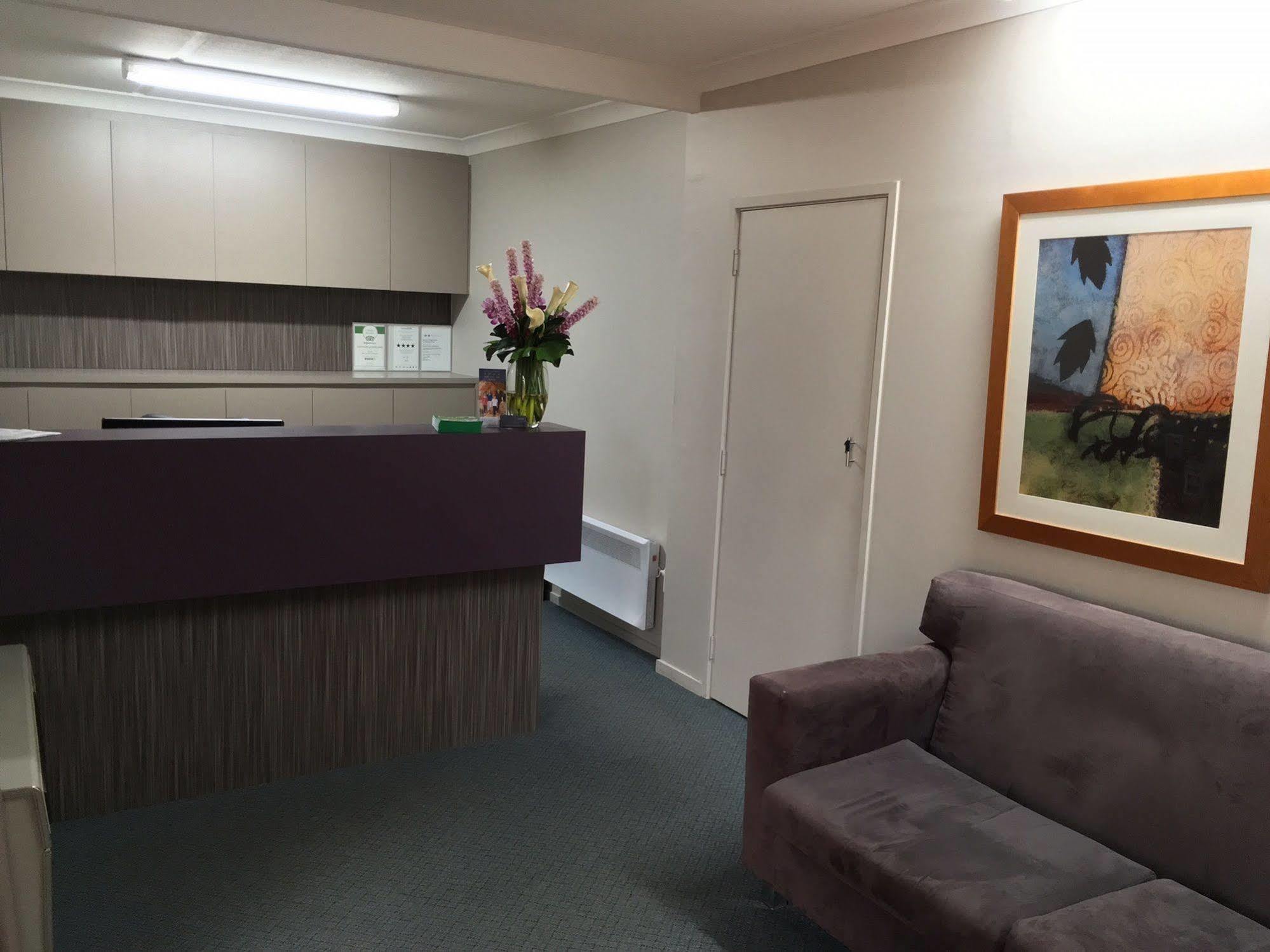 Oxley Court Serviced Apartments Canberra Eksteriør billede
