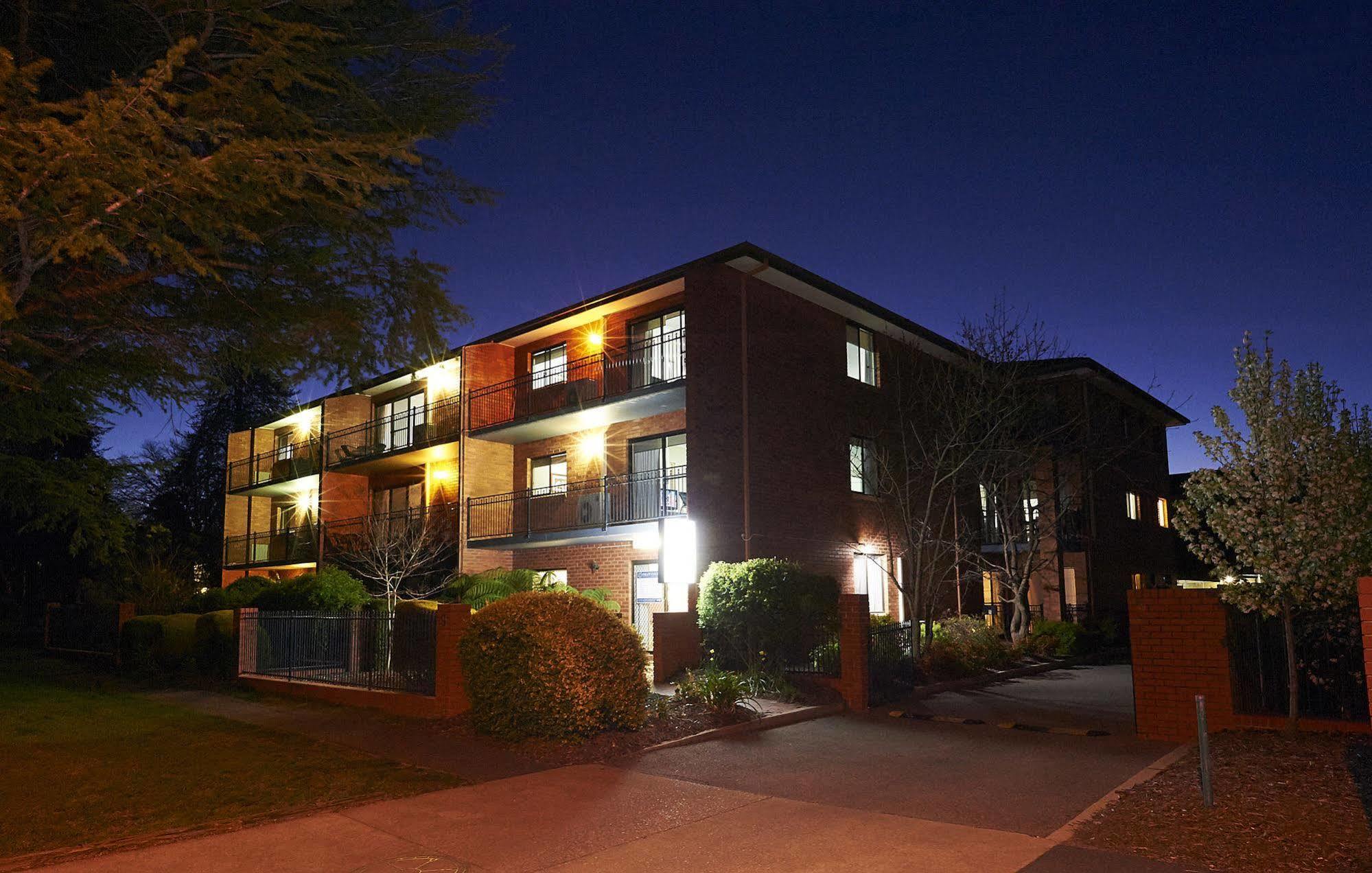 Oxley Court Serviced Apartments Canberra Eksteriør billede